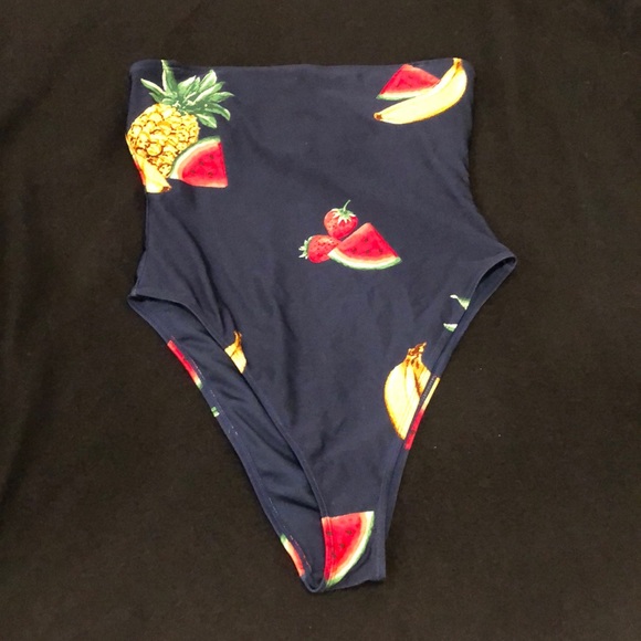*GIFTED* Bathing suit one piece - Picture 2 of 3